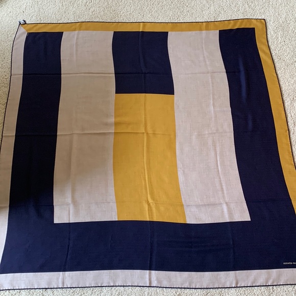 Hermes Accessories - AUTH NWT Hermès 140 cm 70% cashmere/30% silk scarf “H au Carré (Encadré)”